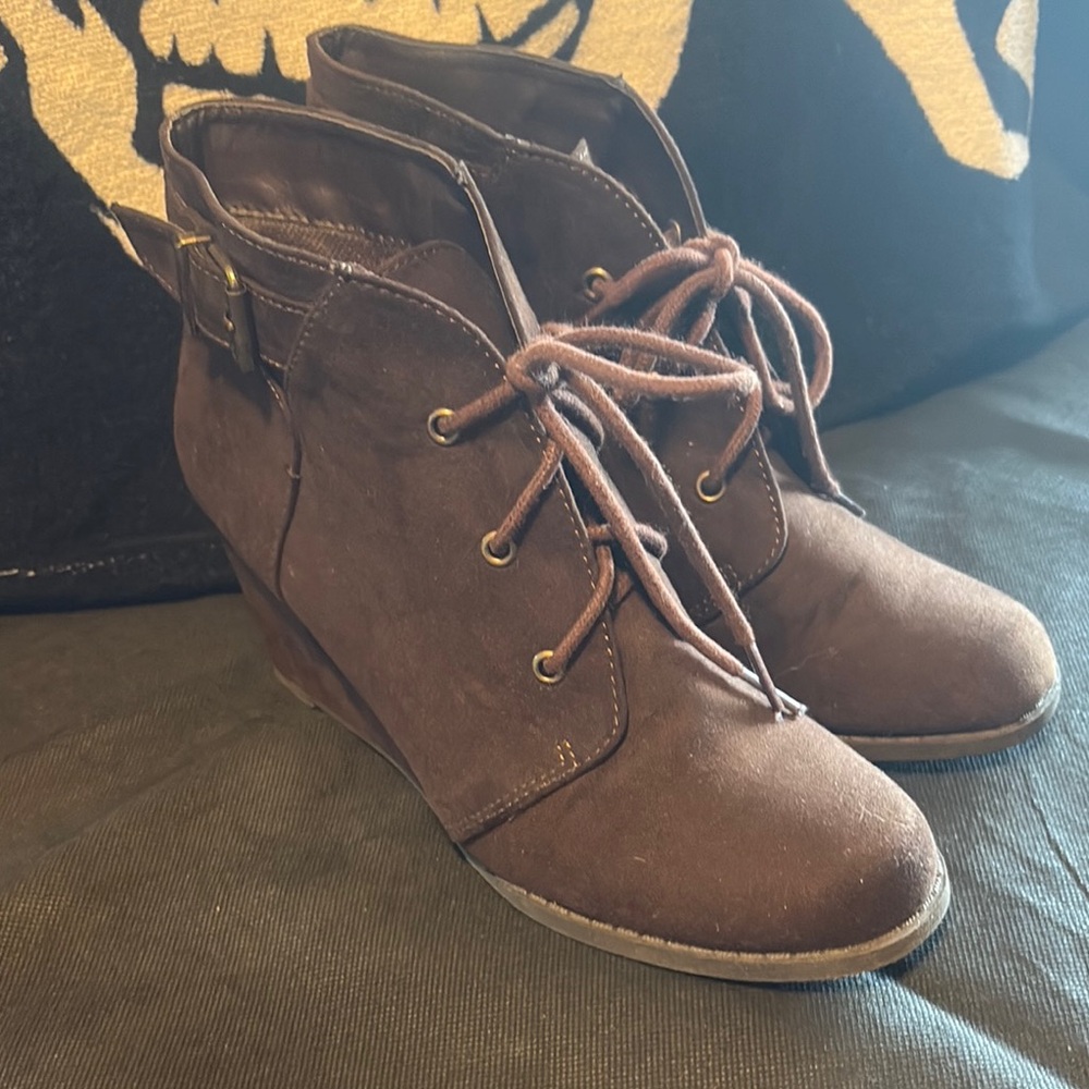 SO Women's Brown Lace-Up Boots